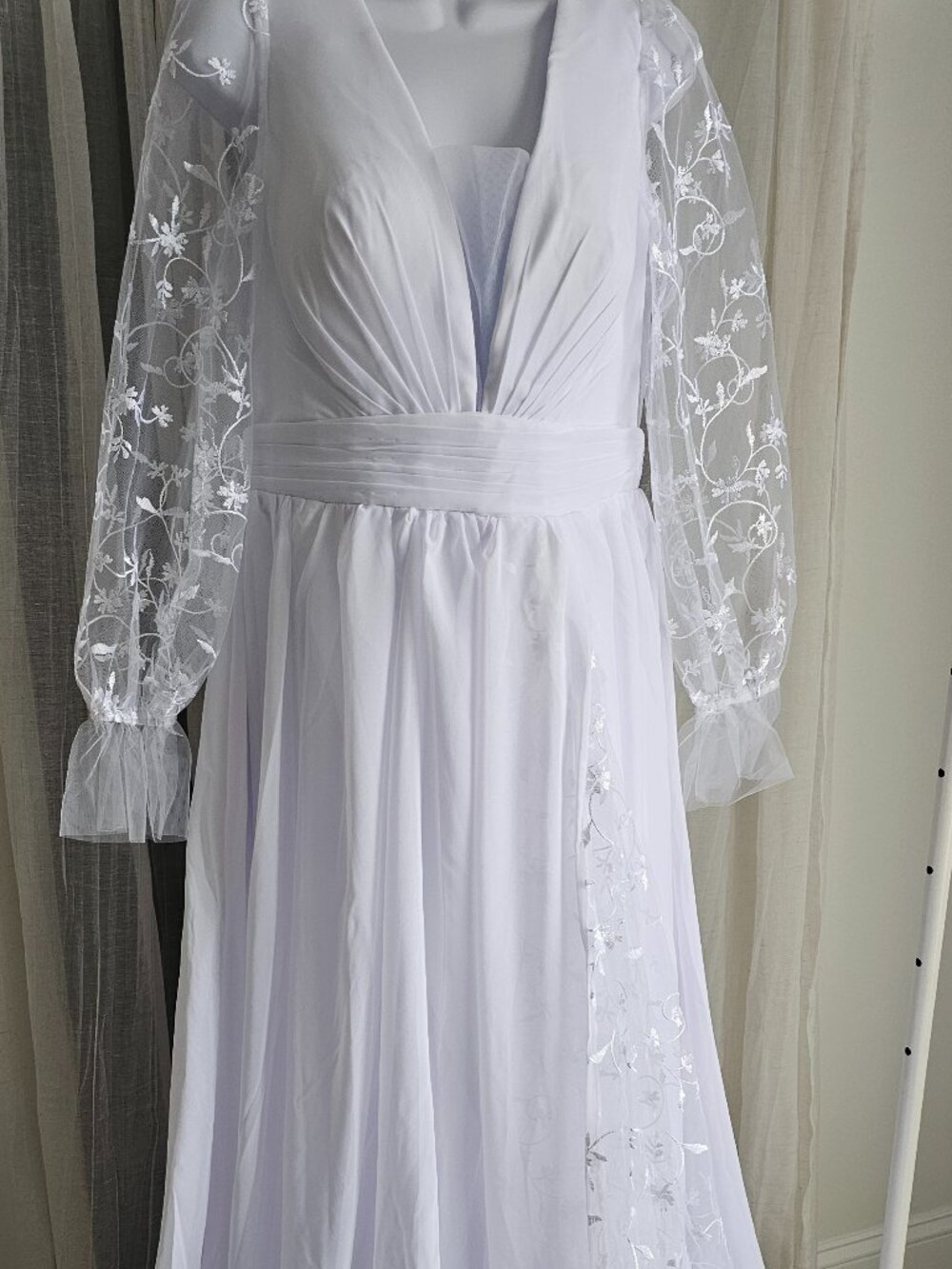 Women's Lace Long sleeve Sweetheart Bride Dress White Size 12 NWT